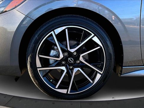 Used 2025 Nissan Sentra SR w/ SR Premium Package image 32