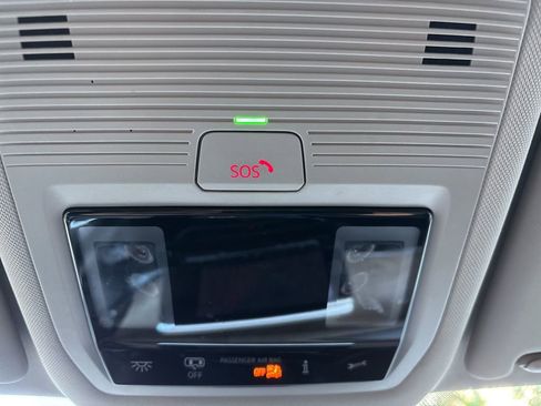 Used 2024 Volkswagen Atlas SE image 18