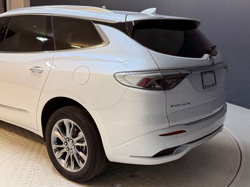 Used 2023 Buick Enclave Avenir image 21