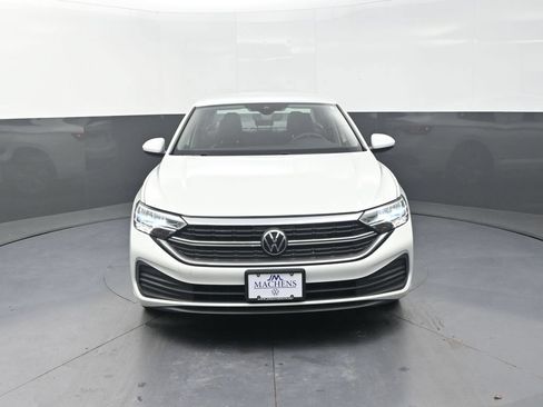 Used 2024 Volkswagen Jetta SE FWD image 2