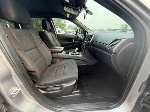 Used 2020 Jeep Grand Cherokee Laredo w/ Security & Convenience Group AWD/4WD image 32