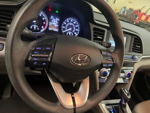Used 2019 Hyundai Elantra SE FWD image 16