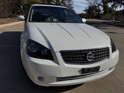 Used 2005 Nissan Altima 3.5 SE w/ (V01) Leather Pkg image 7