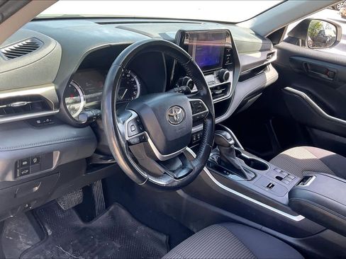 Used 2023 Toyota Highlander LE image 17