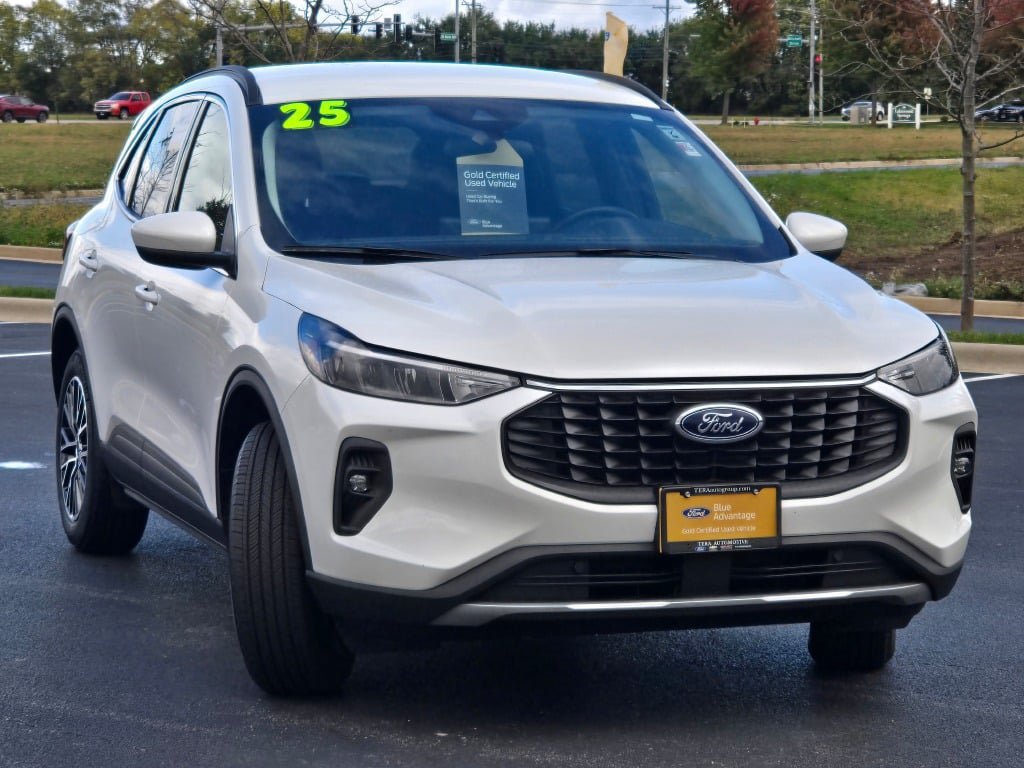 Certified 2025 Ford Escape SE FWD image 3