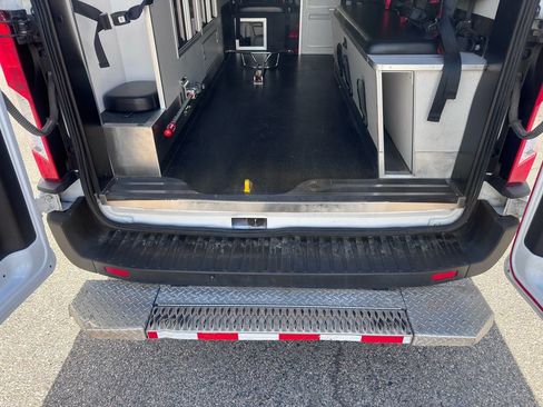 Used 2023 Ford Transit 250 Medium Roof w/ Exterior Upgrade Package RWD image 43
