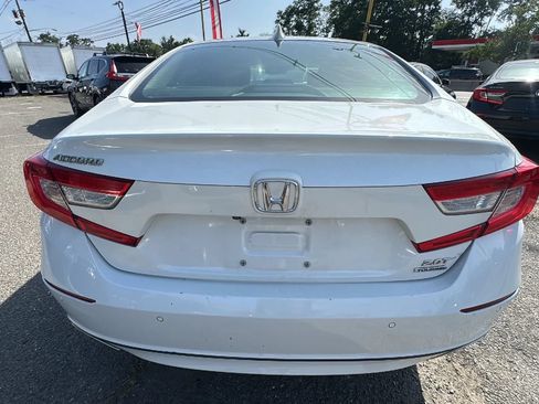 Used 2018 Honda Accord Touring image 7