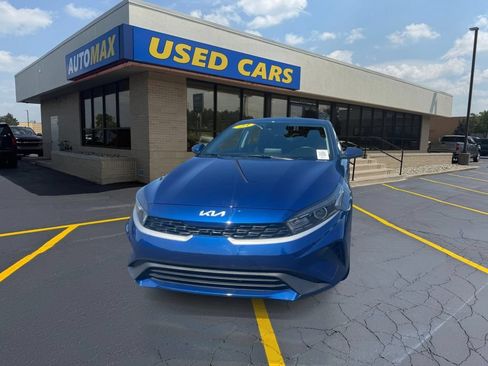 Used 2023 Kia Forte LXS w/ LXS Technology Package FWD image 3
