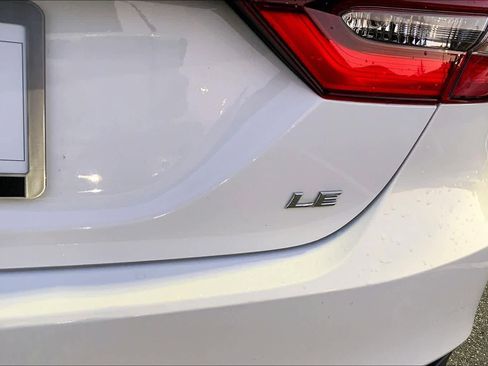 Used 2021 Toyota Camry LE image 10