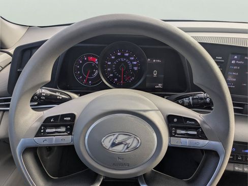 Used 2022 Hyundai Elantra SEL FWD image 24