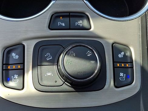 Used 2018 GMC Terrain Denali w/ GMC Pro Grade Package AWD/4WD image 22