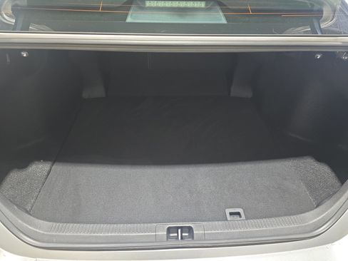 Used 2018 Toyota Camry SE w/ Moonroof Package FWD image 12