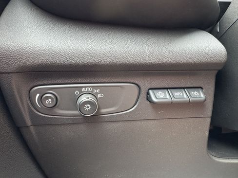 Used 2022 Buick Envision Essence w/ Technology Package I FWD image 24