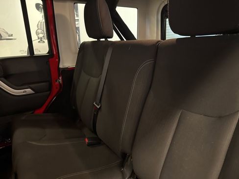 Used 2017 Jeep Wrangler Unlimited Sahara image 15