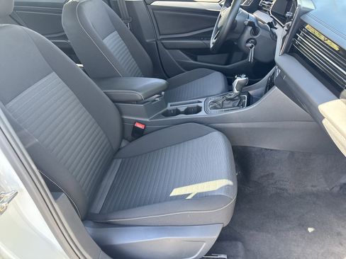 Used 2025 Volkswagen Jetta S image 9