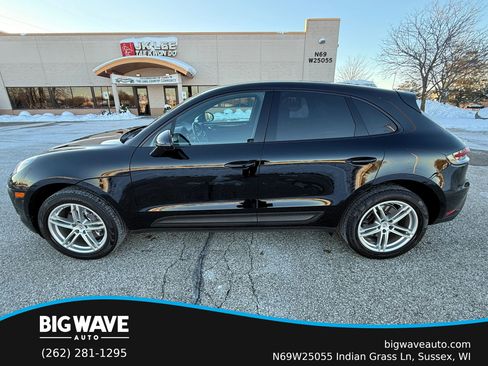 Used 2022 Porsche Macan w/ Premium Package Plus image 2