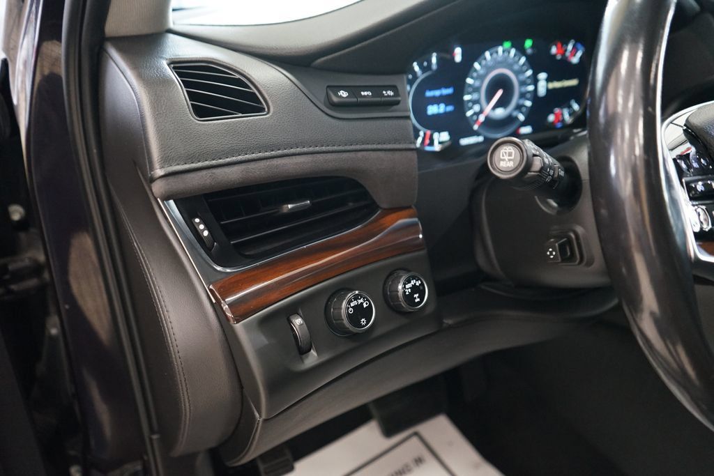 Used 2018 Cadillac Escalade Luxury AWD/4WD image 34