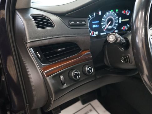 Used 2018 Cadillac Escalade Luxury AWD/4WD image 34