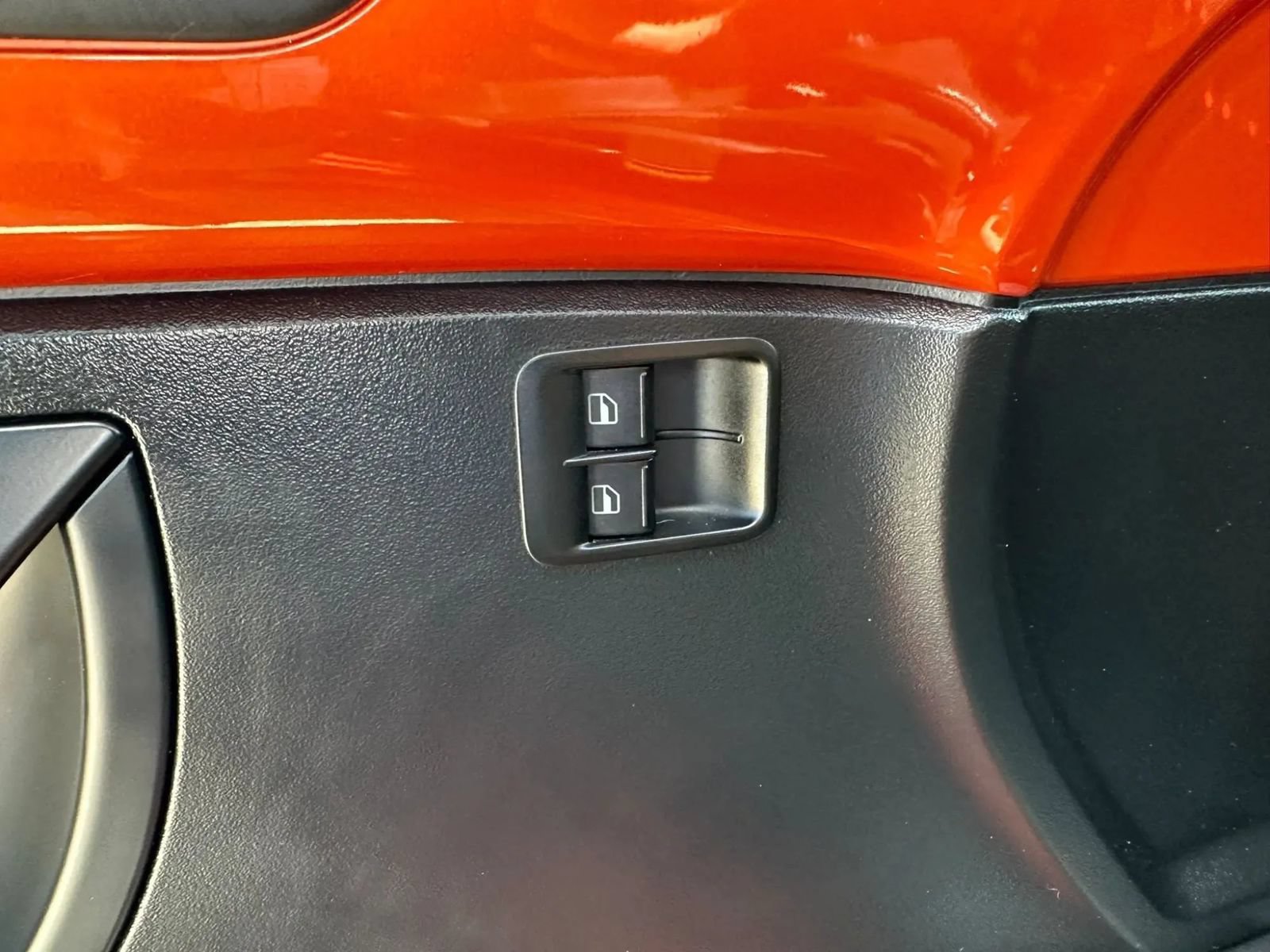 Used 2010 Volkswagen Beetle Final Edition FWD image 12