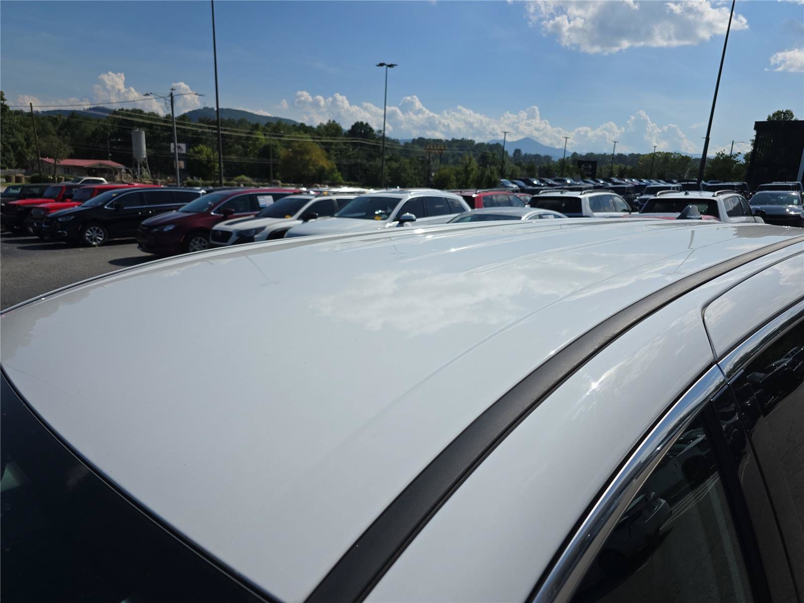 Used 2024 Chrysler Pacifica Touring-L FWD image 11