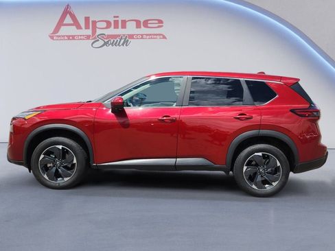 Used 2025 Nissan Rogue SV AWD/4WD image 2