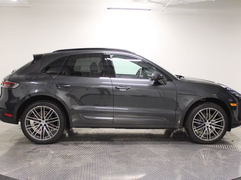 Certified 2025 Porsche Macan AWD/4WD image 8