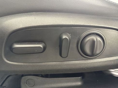 Used 2021 GMC Acadia SLT w/ Premium Package image 19