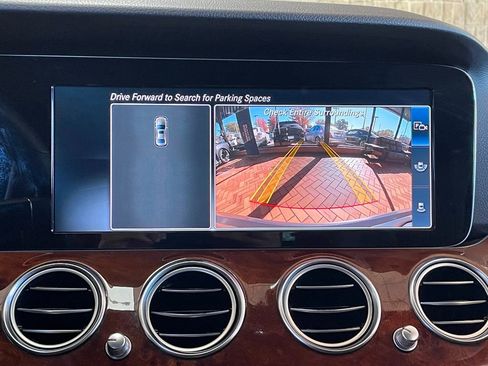 Used 2017 Mercedes-Benz E 300 4MATIC image 32