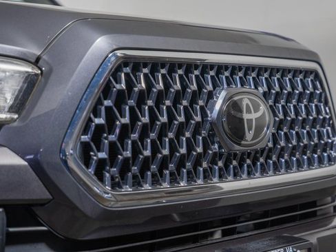 Used 2019 Toyota Tacoma TRD Off-Road image 12