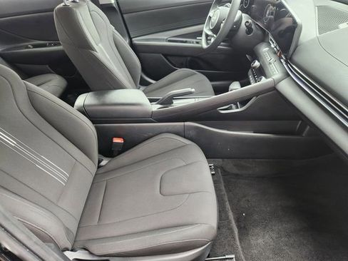 Used 2024 Hyundai Elantra SEL FWD image 11