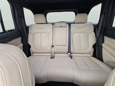 New 2025 Jeep Grand Cherokee Limited w/ Luxury Tech Group II RWD image 13