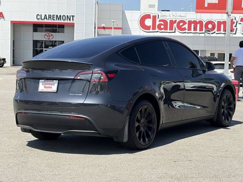 Used 2024 Tesla Model Y Long Range AWD/4WD image 44