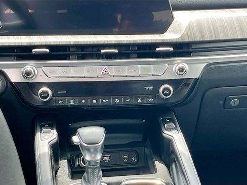 Used 2024 Kia Telluride EX w/ EX Captain's Chair Package FWD image 28