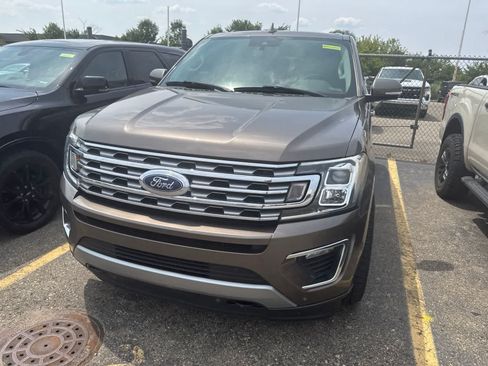 Used 2019 Ford Expedition Limited w/ Equipment Group 301A AWD/4WD image 3