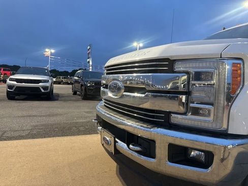 Used 2019 Ford F350 Lariat w/ Lariat Ultimate Package AWD/4WD image 5