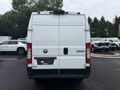 Used 2025 RAM ProMaster 2500 w/ Convenience Group FWD image 9