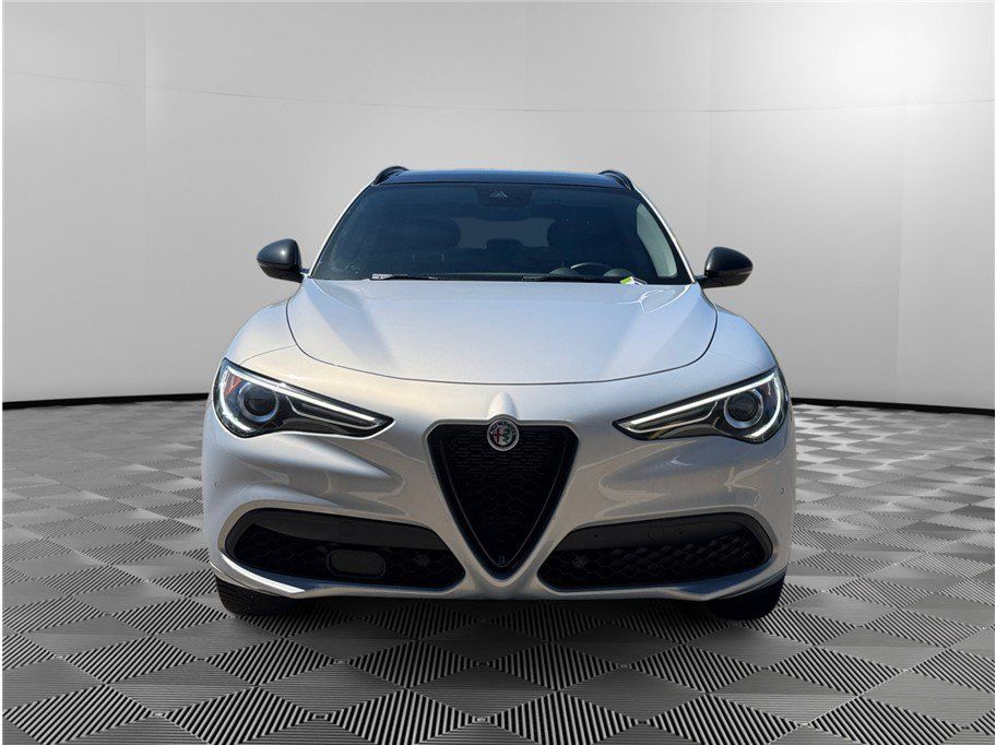 Used 2020 Alfa Romeo Stelvio Sport w/ Quick Order Package 22J Sport AWD/4WD image 8