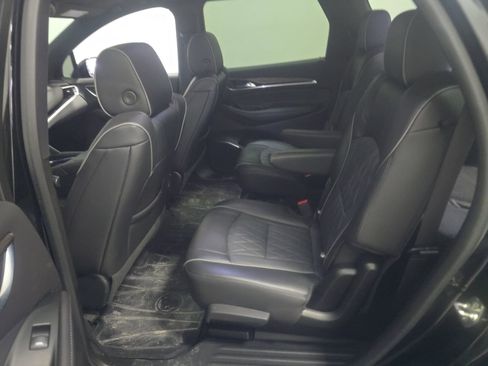 Used 2024 Buick Enclave Avenir w/ Avenir Technology Package image 9