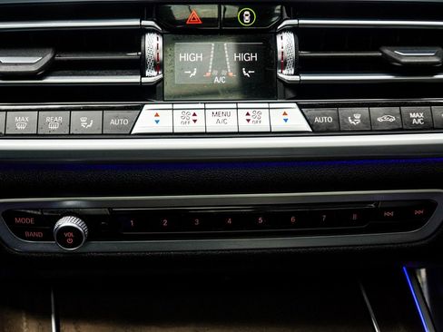 Used 2022 BMW X5 M50i w/ Premium Package image 24