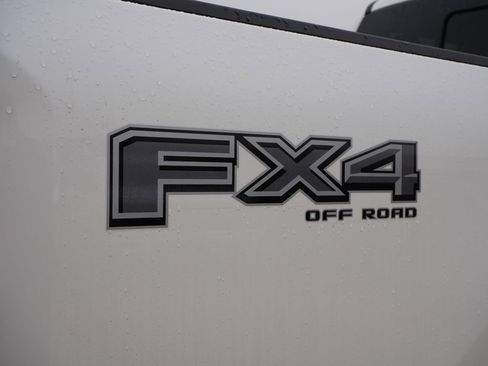 New 2026 Ford F250 Lariat w/ Black Appearance Package AWD/4WD image 9