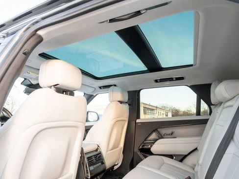 Used 2024 Land Rover Range Rover Sport SE image 35