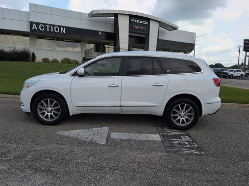 Used 2017 Buick Enclave Leather FWD image 2