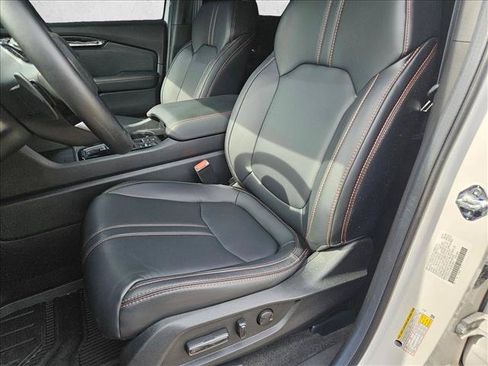 Used 2025 Honda Pilot TrailSport image 15