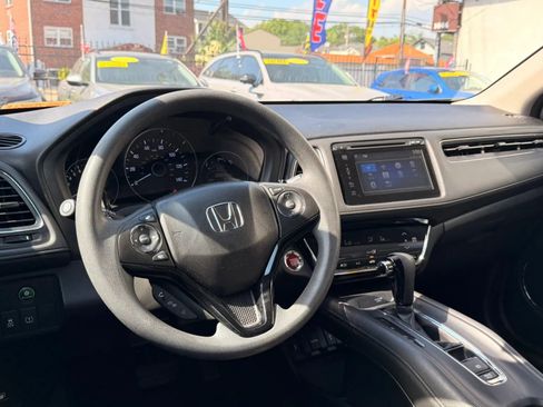 Used 2018 Honda HR-V EX image 17