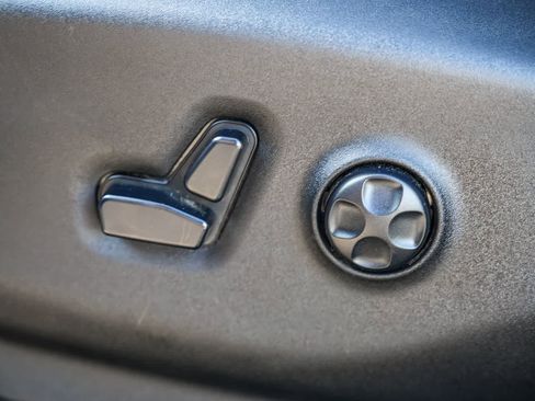 Used 2020 Chrysler Pacifica Limited w/ Advanced Safetytec Group image 17