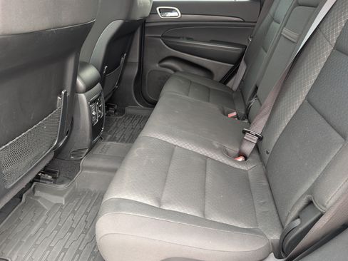 Used 2021 Jeep Grand Cherokee Laredo AWD/4WD image 15