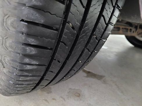 Used 2016 Chrysler Town & Country Touring image 26