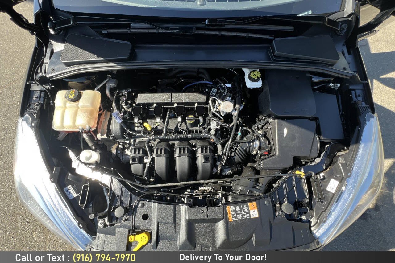 Used 2018 Ford Focus SE w/ Cold Weather Package FWD image 12
