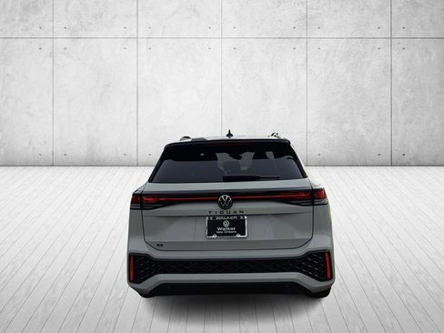 New 2026 Volkswagen Tiguan SE R-Line image 5