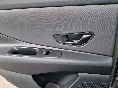 New 2025 Hyundai Elantra SEL image 13